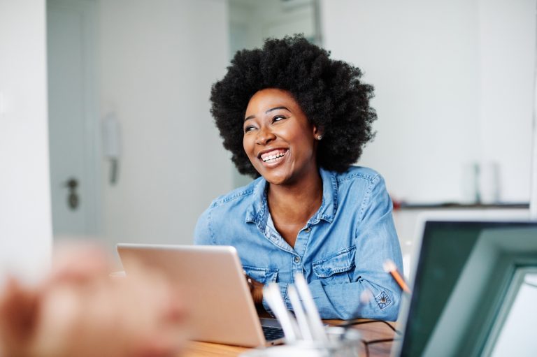 Startup tem curso gratuito de programação para mulheres
