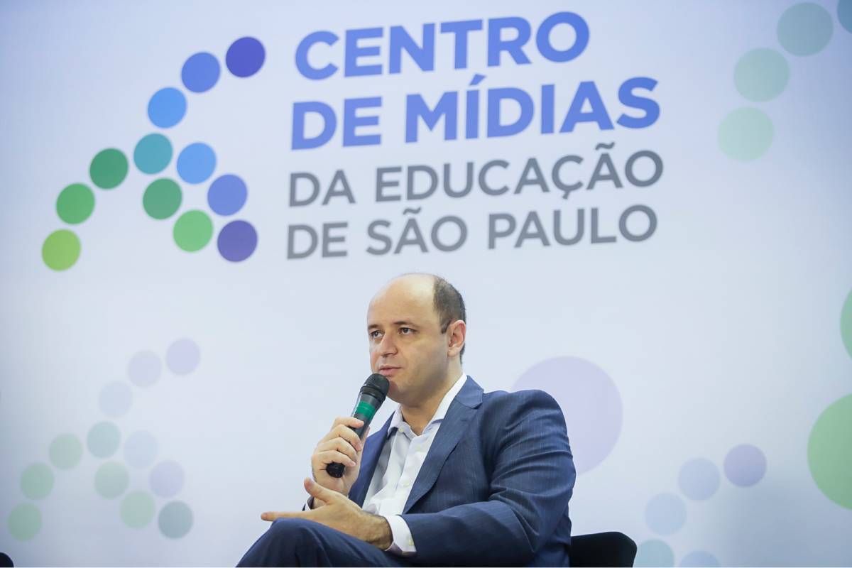 Governo do Estado oferece incentivo para alunos da rede pública
