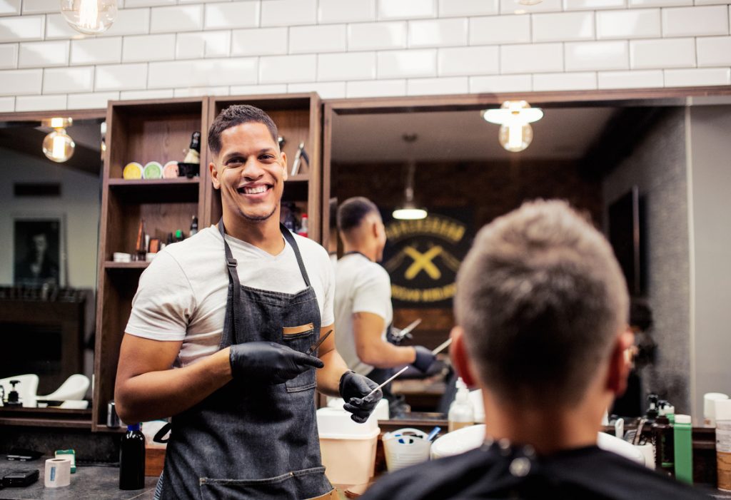 Curso de barbearia para iniciantes: aprenda sobre as técnicas