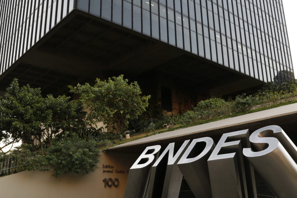 Concurso BNDES: edital publicado com 150 vagas e salário de R$ 20,9 mil