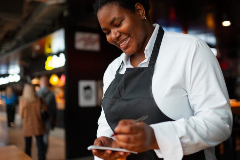 Bares e restaurantes: um setor inclusivo e promissor para quem busca emprego