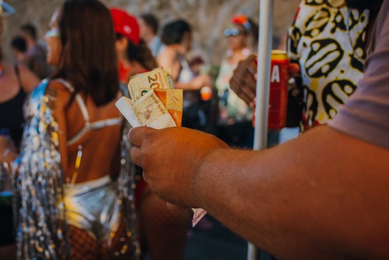 Prefeitura de São Paulo oferece curso de qualificação empreendedora para ambulantes do carnaval de rua