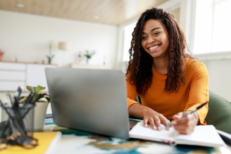 Organização oferece curso gratuito de tecnologia para mulheres