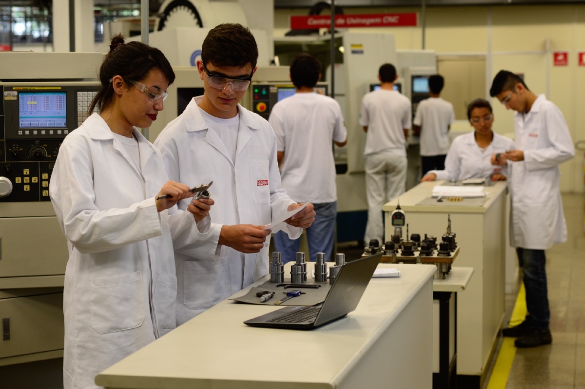 Senai oferece mais de 1.700 vagas para cursos técnicos gratuitos