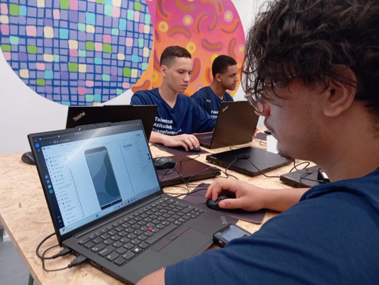 Instituição forma jovens para o mercado de trabalho