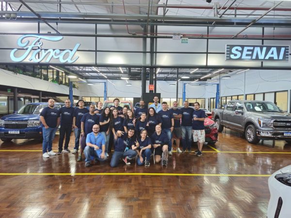 Programa prepara jovens e adultos para o mundo da tecnologia