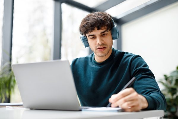 Dicas para adotar o aprendizado contínuo e manter a relevância profissional