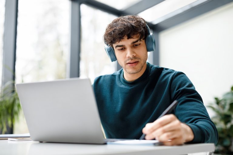 Dicas para adotar o aprendizado contínuo e manter a relevância profissional