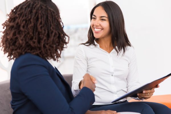Maneiras de criar conexão com o recrutador na entrevista de emprego