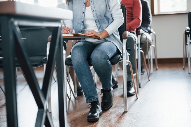Cursos universitários que estão perdendo relevância no mercado de trabalho