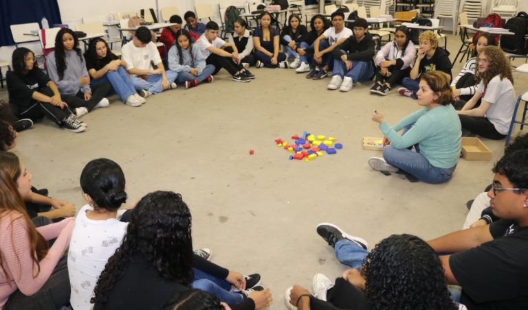 CAMP Oeste oferece curso gratuito para jovens