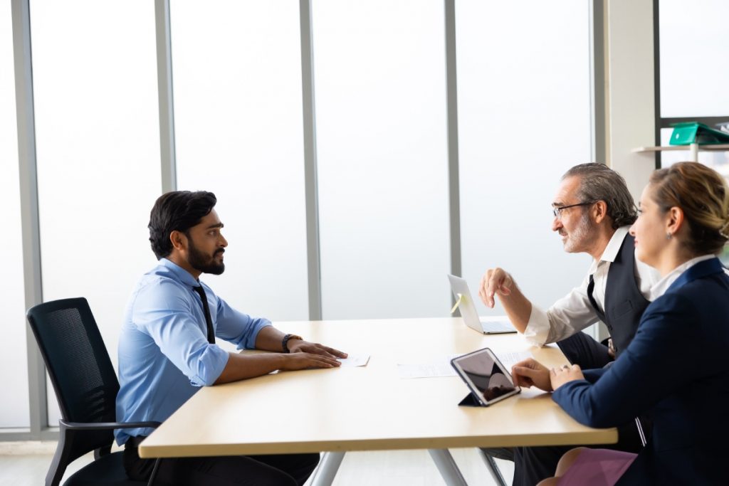 Empresas e RH podem investigar candidatos? Especialistas explicam decisão do TST