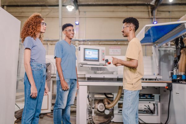 Educação de SP amplia em 85% as matrículas no ensino técnico para 2026