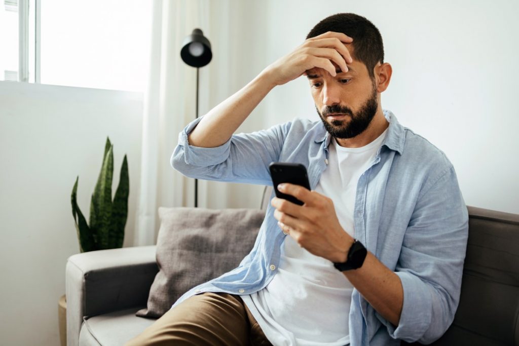 Golpes nas redes sociais disparam e afetam quem busca emprego
