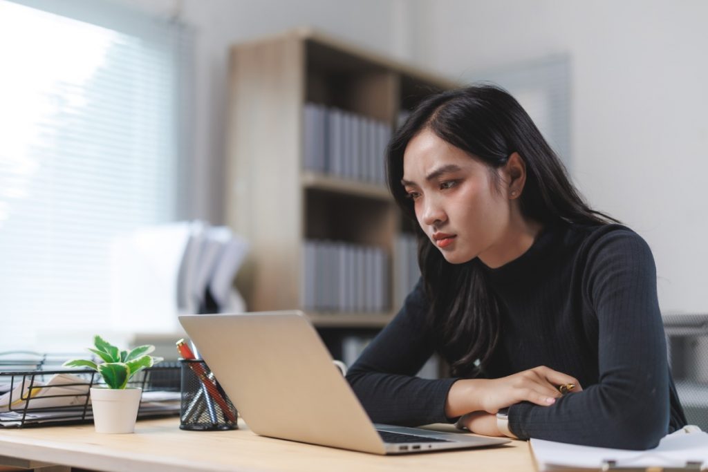 Por que os jovens se sentem desconectados das empresas?