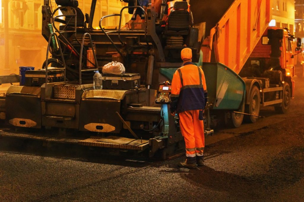 Turno da madrugada: áreas que contratam e pagam adicional noturno