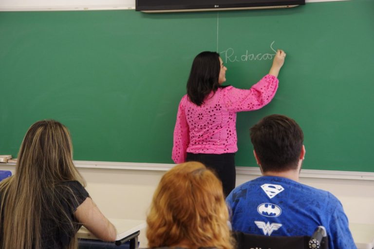 Centro Paula Souza anuncia 2.374 vagas para professores