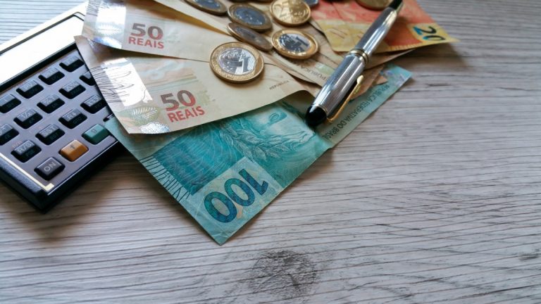 Salário bruto x líquido: por que muitos profissionais têm surpresa ao receber
