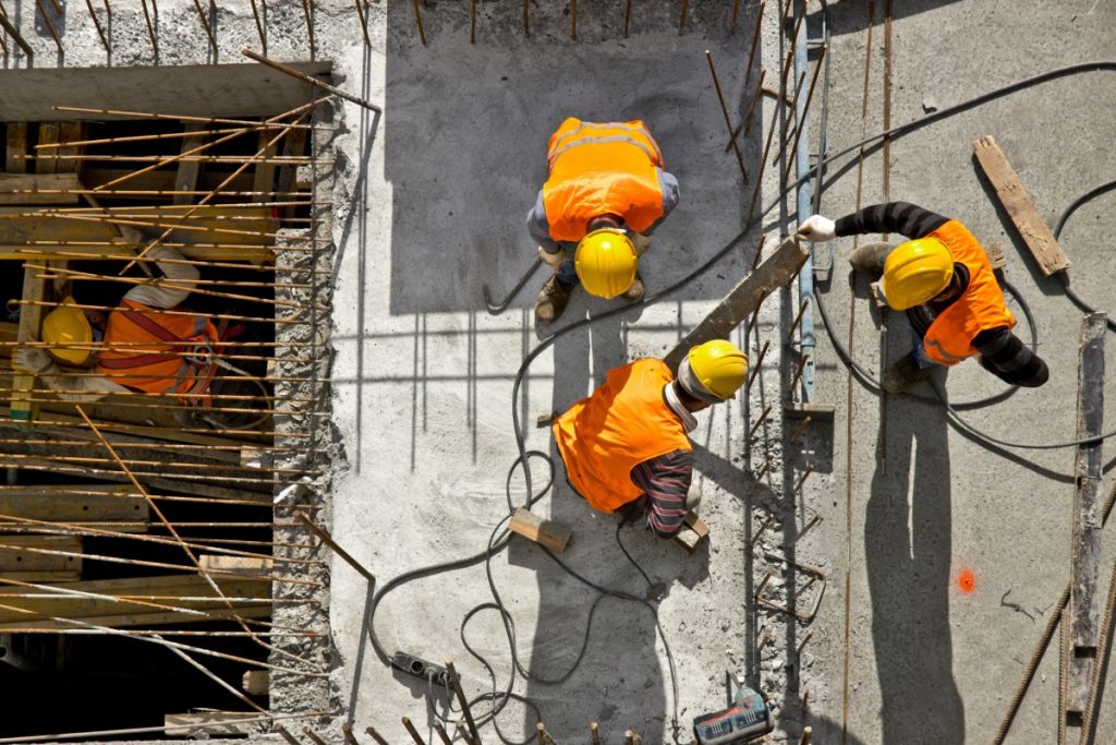 Construção civil cria mais de 120 mil vagas e mantém ritmo forte de contratações