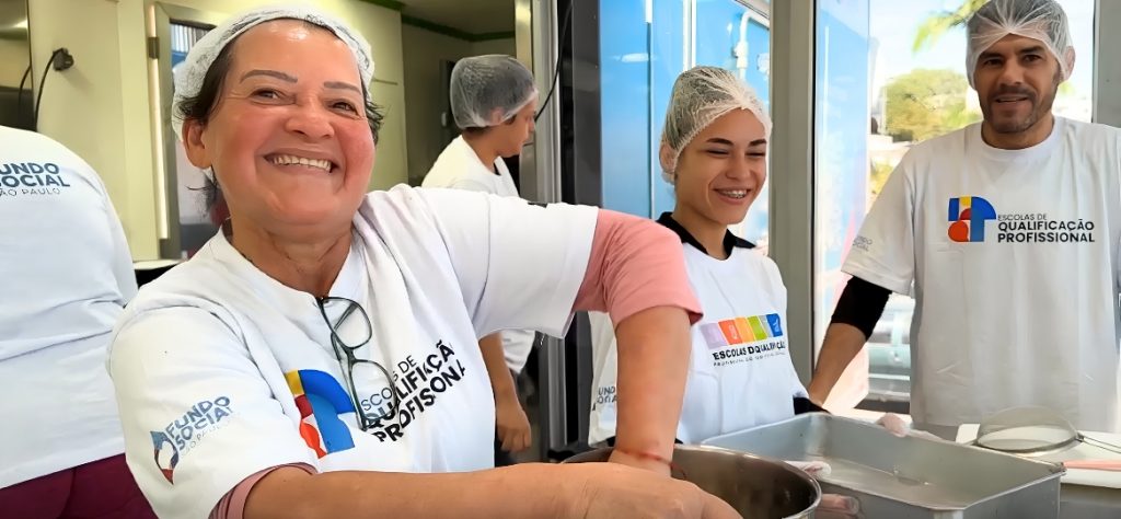 "Nunca é tarde": aos 62 anos, Benedita volta a estudar e conquista primeiro certificado
