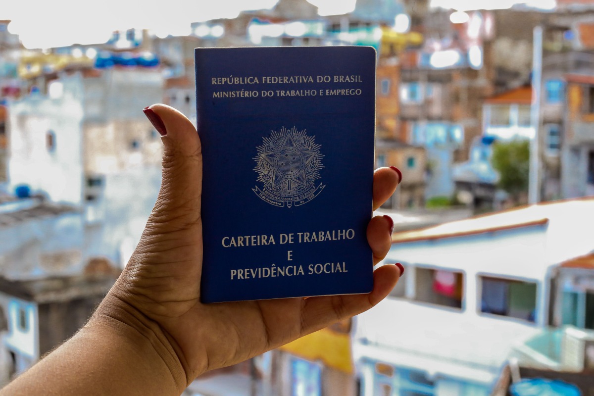 Qual o futuro da CLT? Lula e Flávio defendem caminhos diferentes